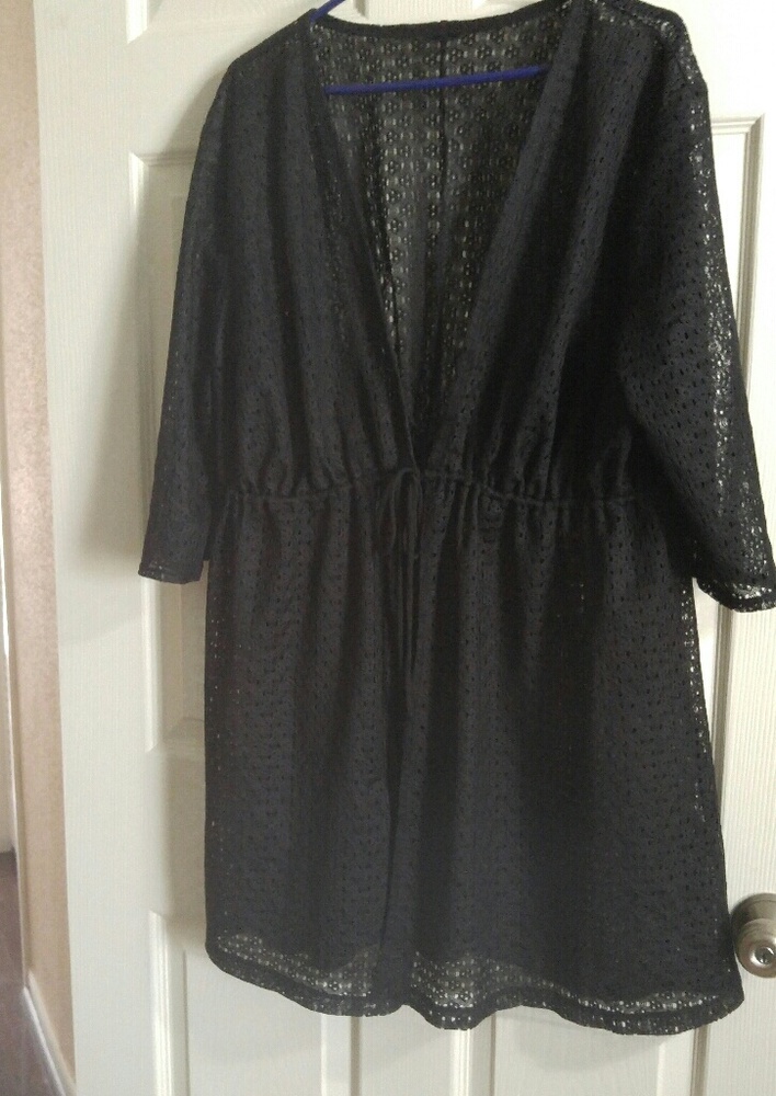 Black swimsuit cover-up. No size and no label.